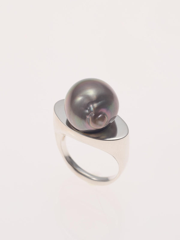 ARCH BAROQUE PEARL SIGNET RING BLACK