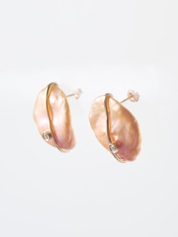 PETALS PEARL PIERCED EARRINGS ORANGE