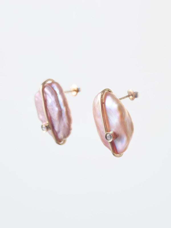 PETALS PEARL PIERCED EARRINGS PURPLE