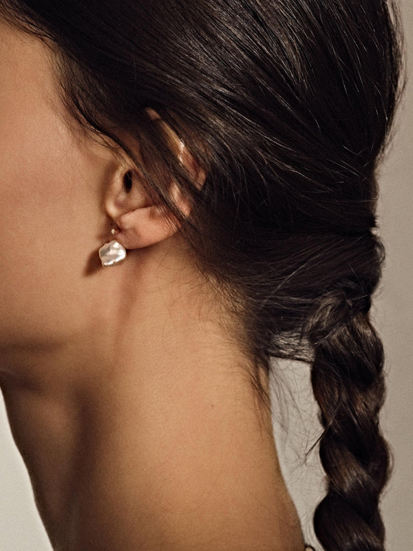 KESHI PEARL K10YG STUD PIERCED EARRINGS / WHITE