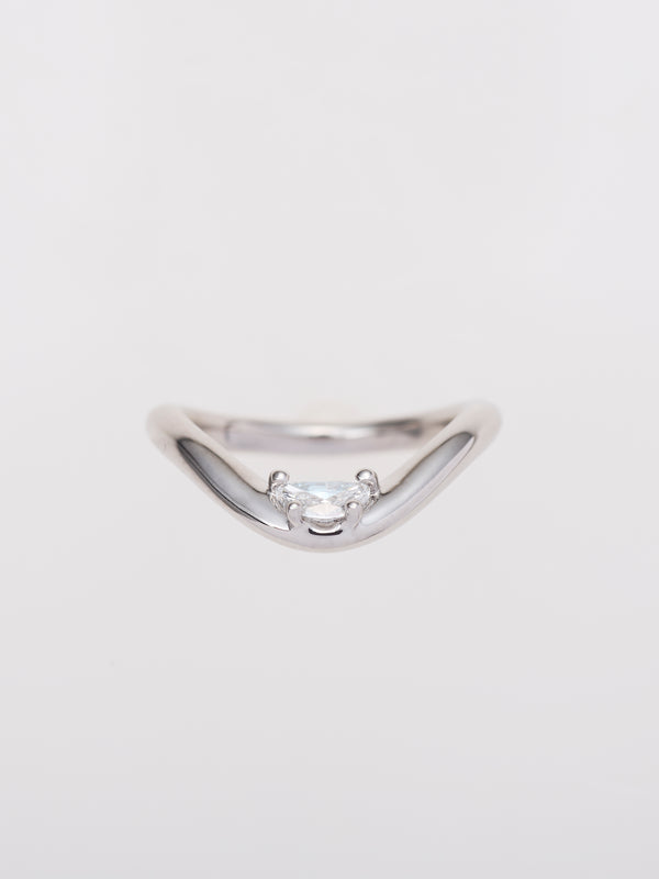 DROP CURVE 0.2CT HALF MOON DIAMOND PT900 RING