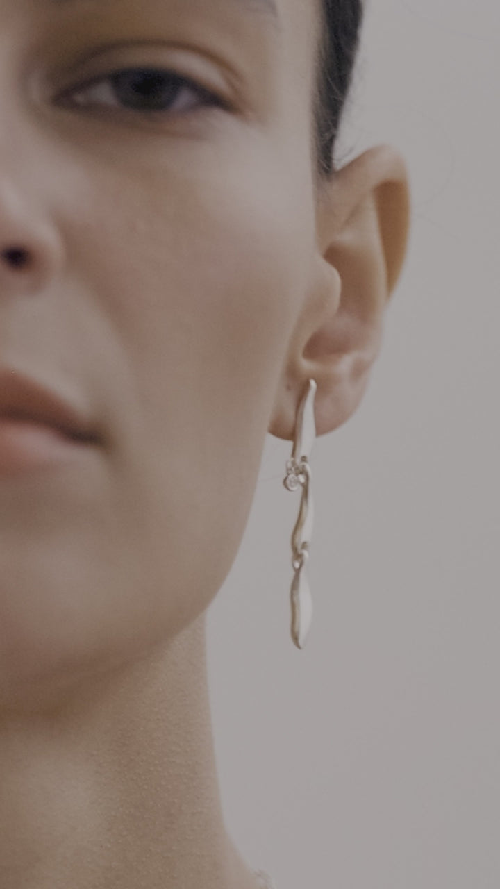 フロウ SV925 ピアス | ENEY エネイ – ENEY公式オンラインストア