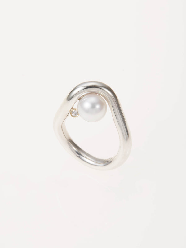 CONTOURS PEARL DIAMOND RING