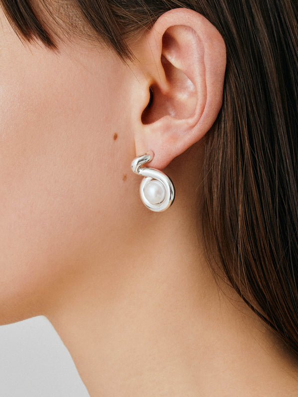 CONTOURS PEARL PIERCED EARRINGSL